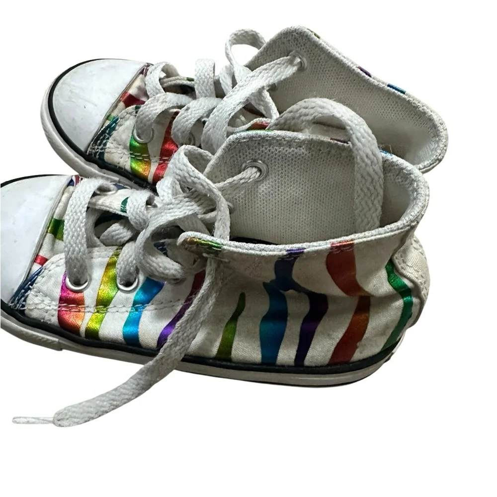 Converse colorful stripes